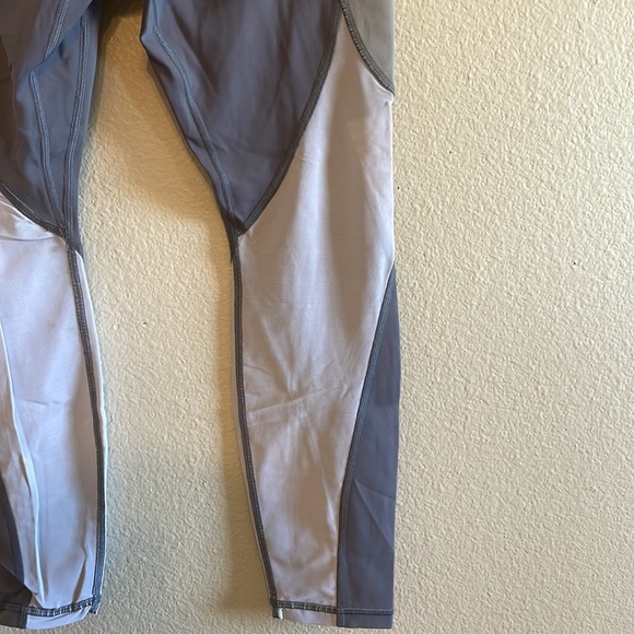 Athleta Color Block All In 7/8 Tight size medium - Picture 8 of 15